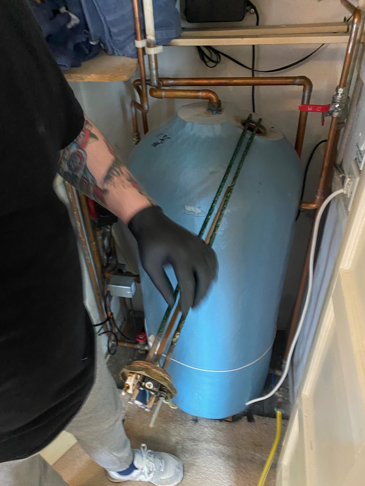 Hot water cylinder and pipework installation