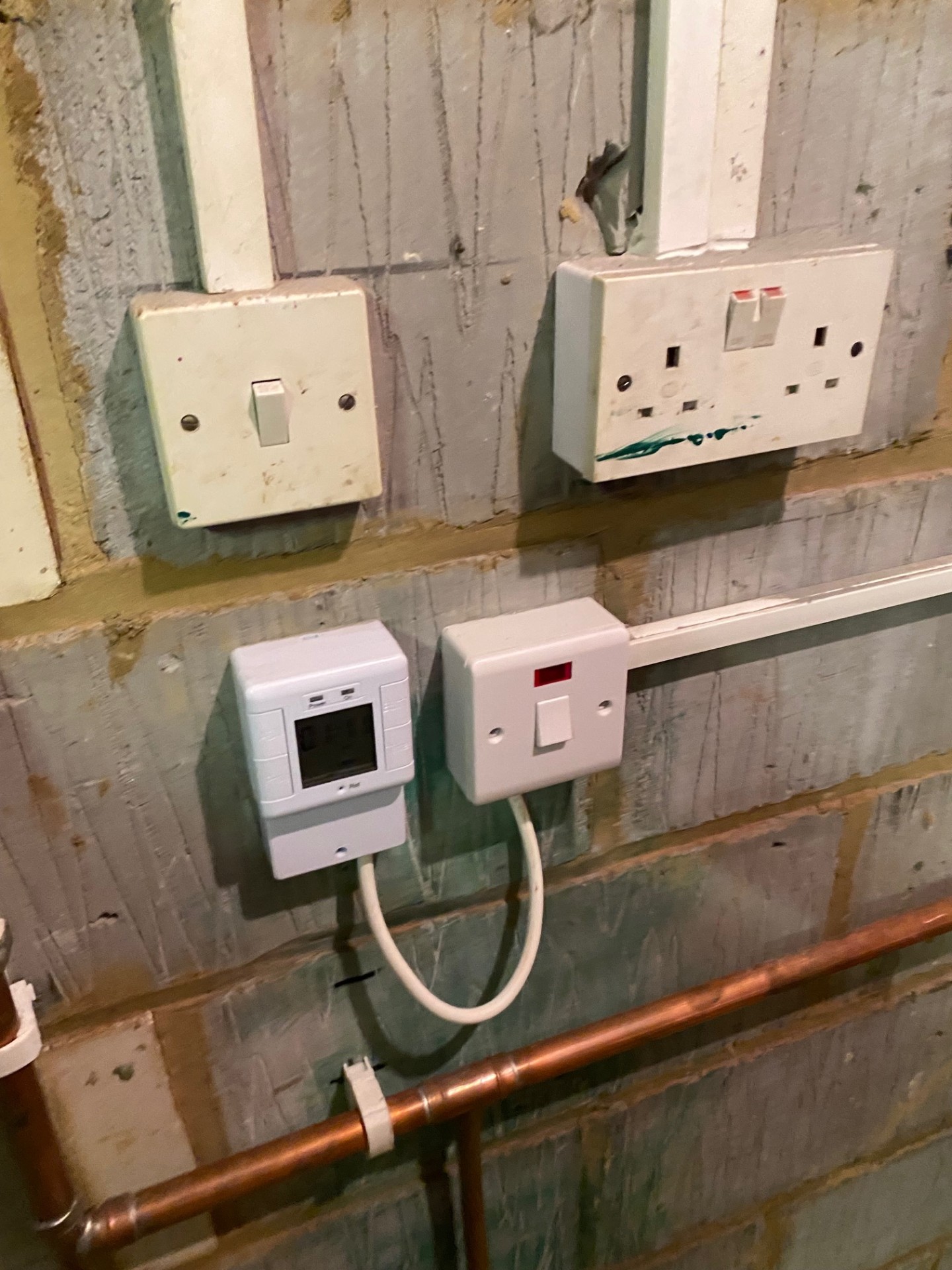 Outdated socket outlets needing replacement
