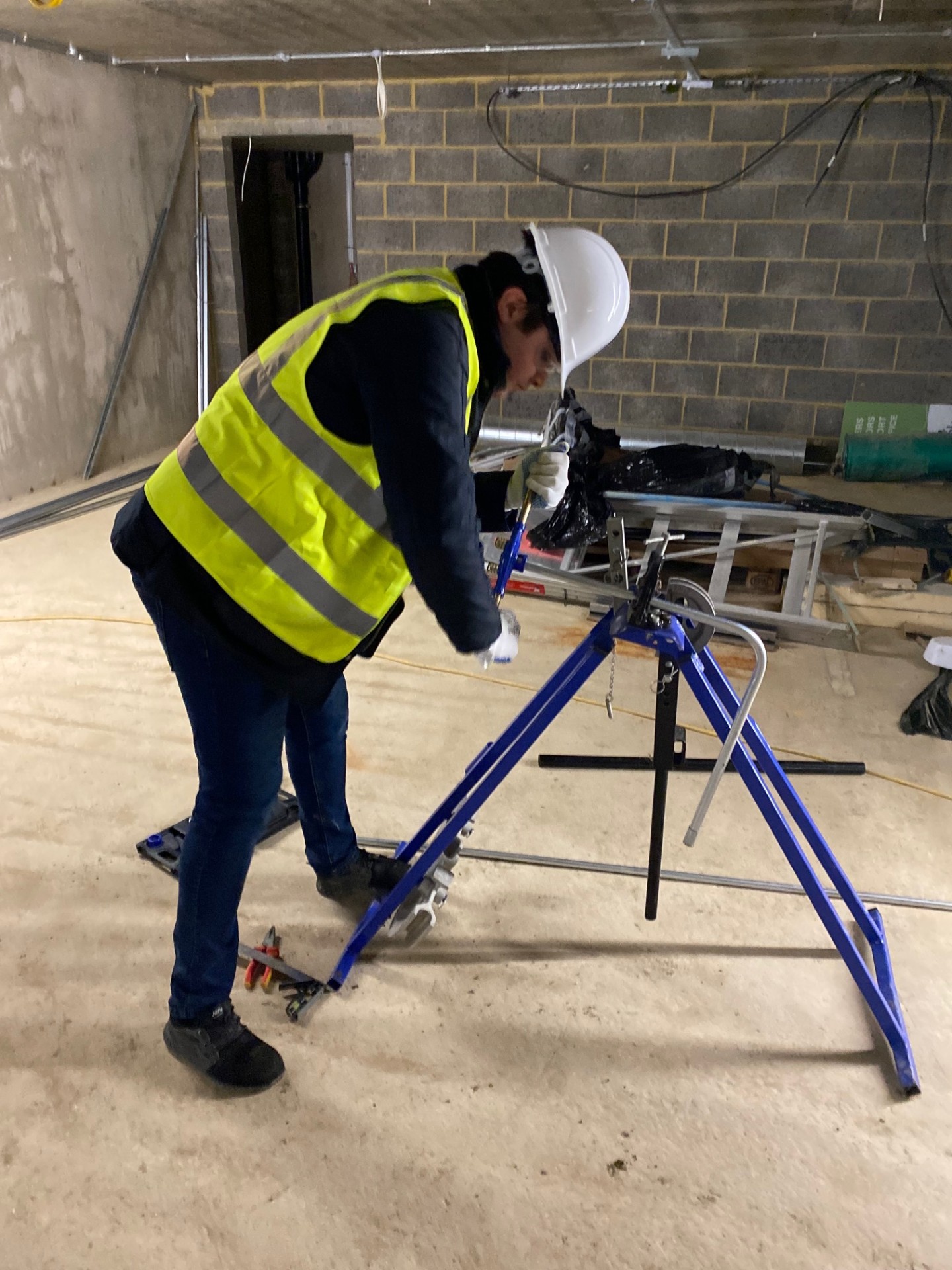 Pipe threading work on commercial installation